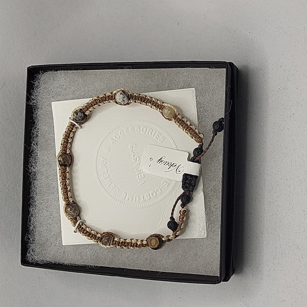 Macramé Adjustable 'Friendship Style' Bracelet - Picture 4 of 5